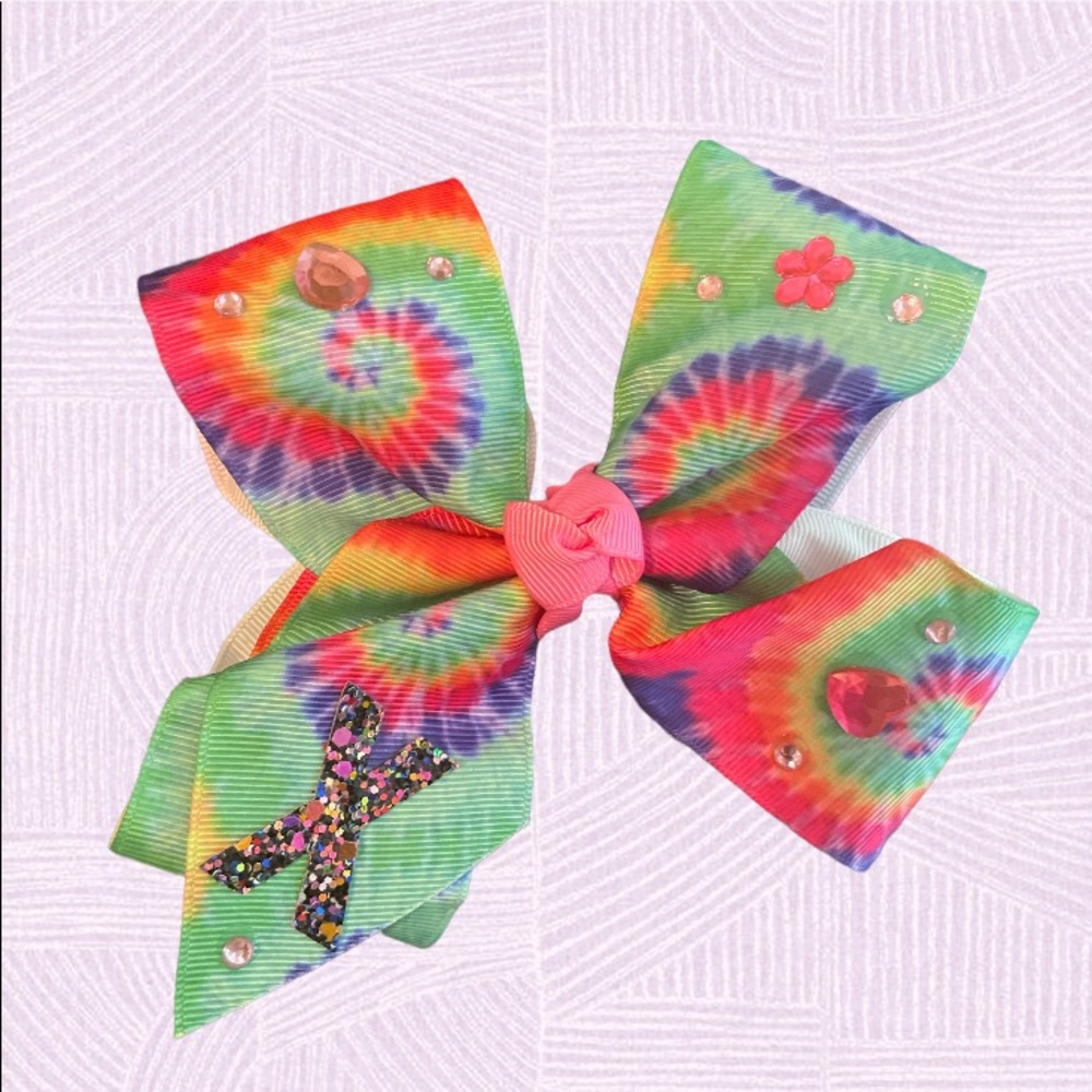 🍭 Handcrafted 5 inch hair bow with glitter letter “X” 💝